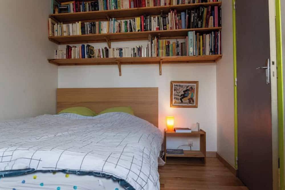 Entire apartment, Comfortable two-room apartment just outside Paris. in Bagnolet, Seine-Saint-Denis