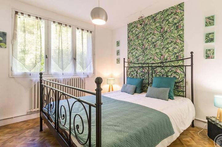 Gîte pour 10 personnes, avec Terrasse et Jardin dans Bourguenolles - 2