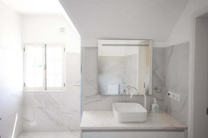 Location de vacances pour 3 personnes, avec jardin et bassin pour enfant ainsi que piscine et vue dans Amares - 2