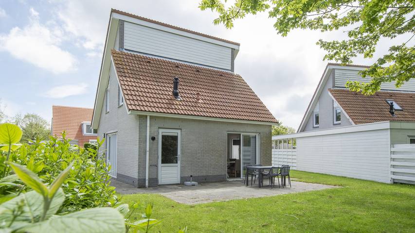 Ferienhaus für 4 Personen, mit Balkon/Terrasse und Terrasse sowie Garten und Sauna in Scharendijke