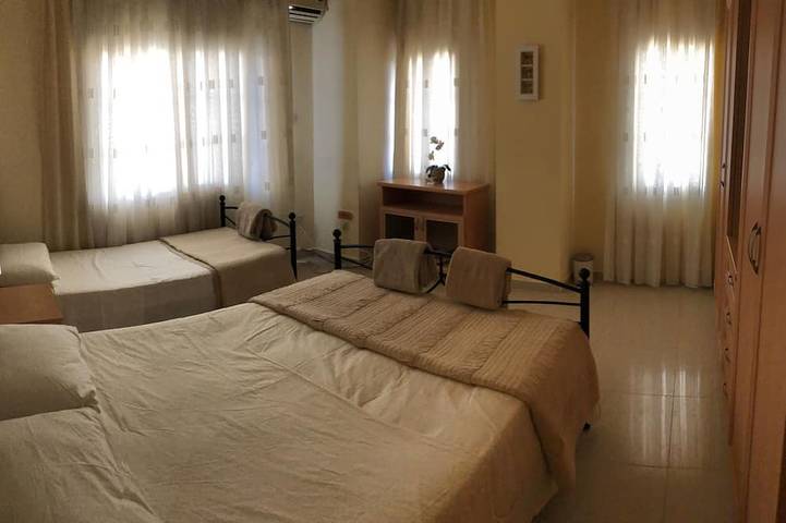 Luxuriöse Villa mit 5 Schlafzimmern am wahrscheinlich besten Strand in Famagusta, Nordzypern in Famagusta, Nordzypern