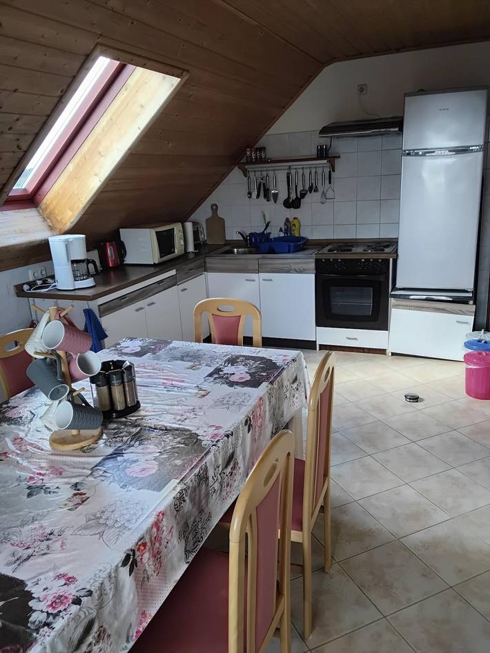 Apartamento vacacional entero, Apartamento de vacaciones para 6 personas con balcón/terraza in Schönfeld-Weißig, Dresde