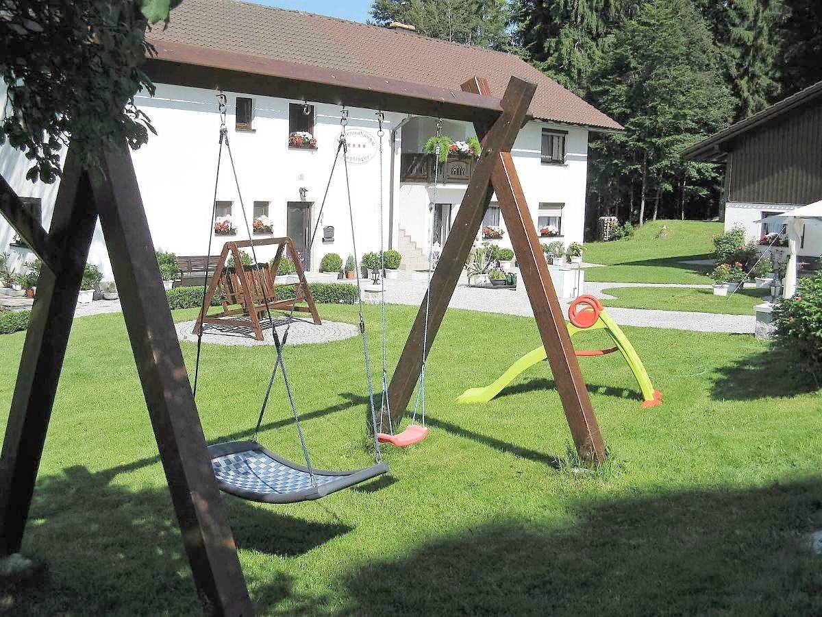 Ferienwohnung Hopfinger - Ferienwohnung 1 mit großem Westbalkon in Hohenau, Ostbayern
