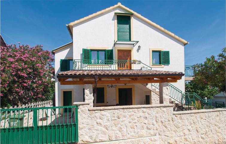 Gîte pour 6 personnes, avec terrasse, animaux acceptés à Pirovac - 3