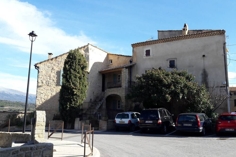 Entire apartment, Gîte \"Le Barroux\" (View of Mont Ventoux) - Ventoux Gîtes in Caromb, Parc naturel régional du Mont-Ventoux