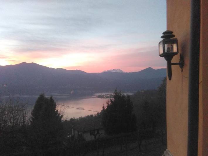 Chalet für 3 Personen, mit Seeblick und Garten sowie Pool und Ausblick, mit Haustier - 1