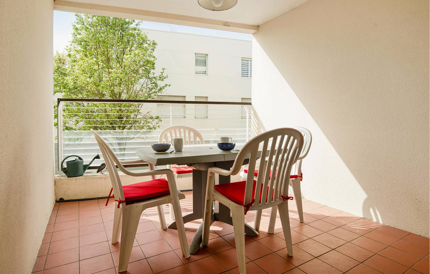 Appartement de vacances entier, Appartement confortable avec terrasse et Internet, à 700 m de la plage de la Concurrence in La Rochelle, Région de La Rochelle