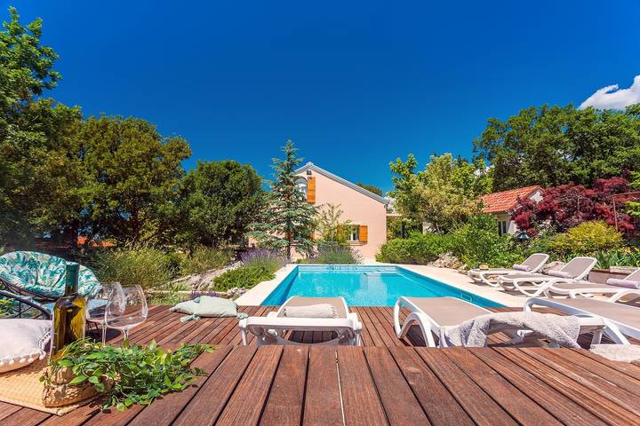 Tajina Kuca, Villa für 6 Personen mit botanischem Garten, 32 m2 beheiztem Pool mit Hydromassage, Spielplatz, 2 Schlafzimmer, 2 Badezimmer in Šestanovac, Makarska Riviera