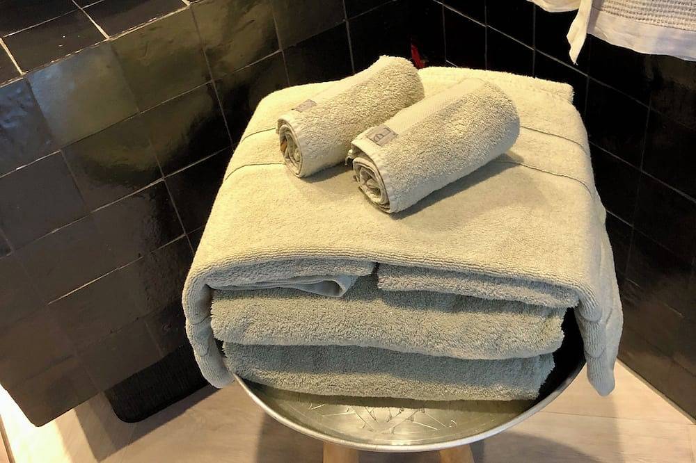 Ganze Wohnung, The Gentle Arch, Real comfort, easy access. Close to Schiphol Airport. in Aalsmeer, Nordholland