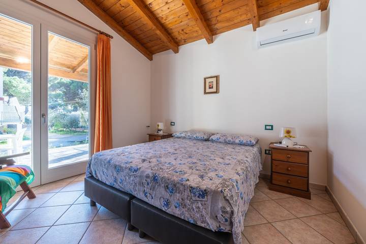 Casa vacanze 'Ghisu' con terrazza privata e aria condizionata in Porto Pino (Sant'Anna Arresi), Sant'Anna Arresi