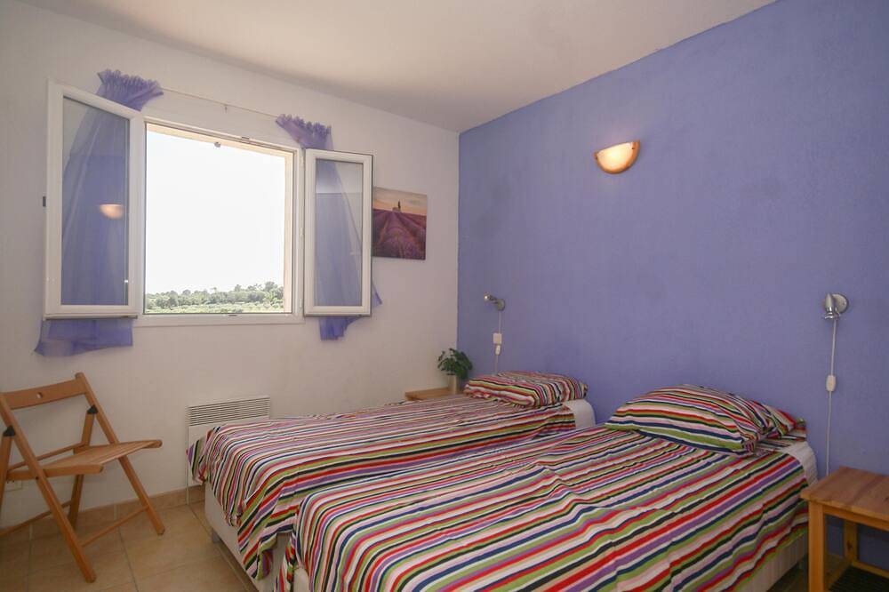 Villa in kleiner Domäne mit Pool und Tennisplatz in Aups, Brignoles Region