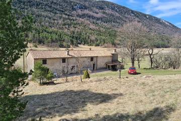 Gîte pour 14 personnes, avec jardin et terrasse, animaux acceptés à Caille (Alpes-Maritimes)