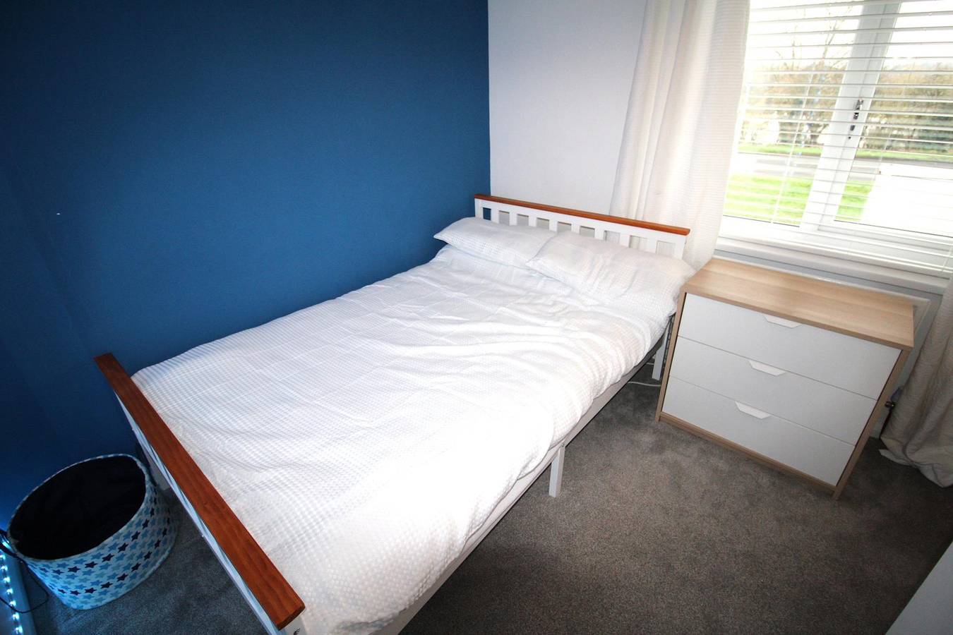 3 Bed House - Sleeps 6 - Parking - Pets - Garden in Gateshead