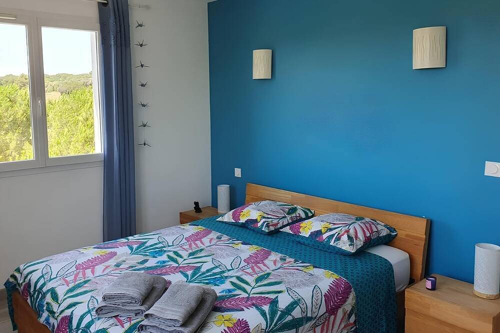 Villa tout confort sans vis-à-vis avec grande piscine et vue sur la garrigue in Aigues-Vives, Côte méditerranéenne (France)