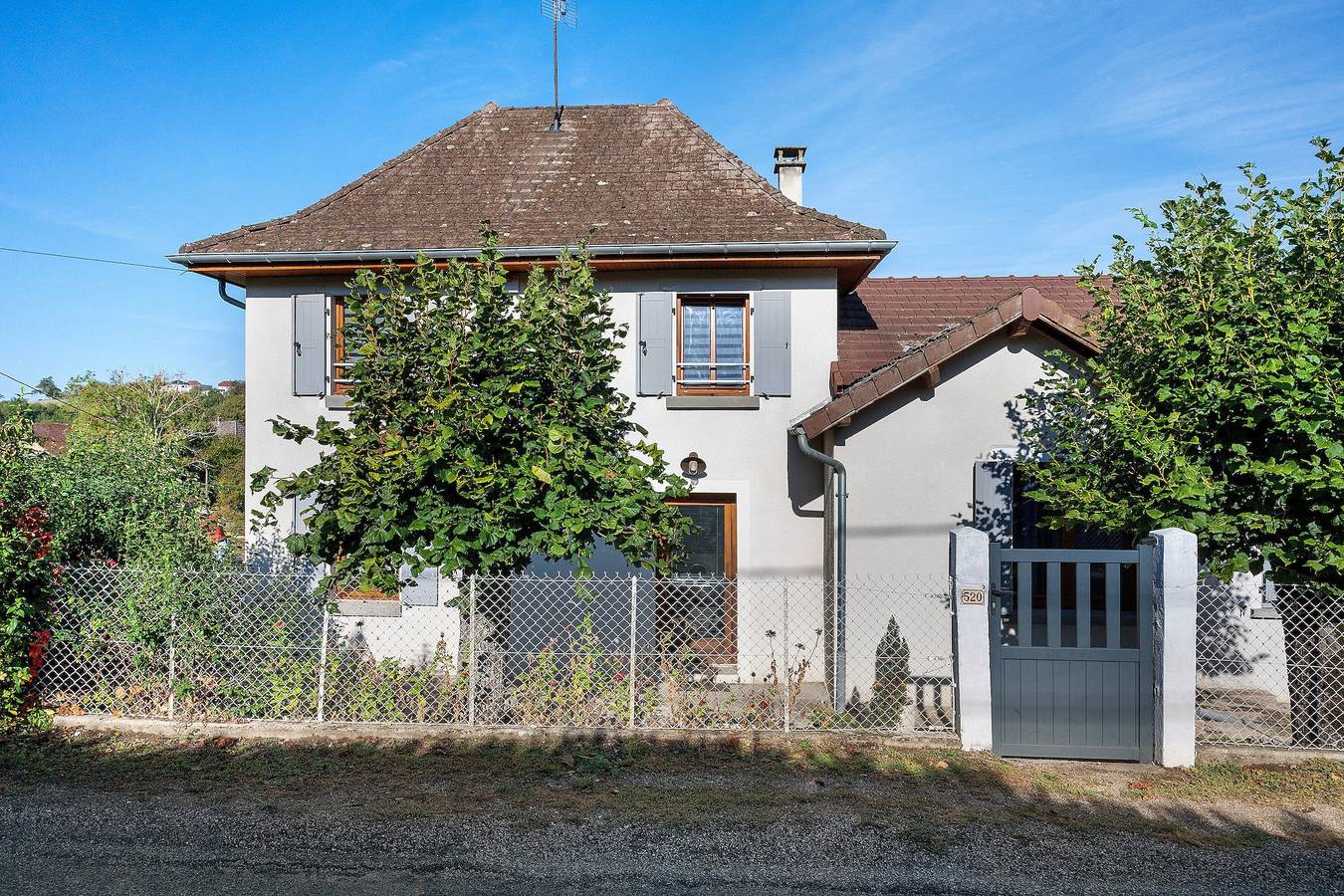 Holiday Home 'La Maison De Pierre' with Private Terrace, Wi-Fi and Air Conditioning in La Chapelle-de-la-Tour, La Tour-du-Pin region
