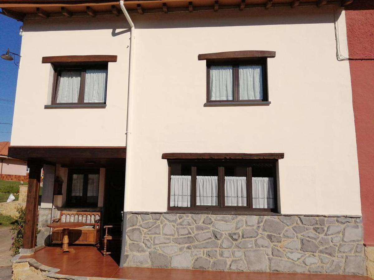 Three-Bedroom House in Ceceda, Nava