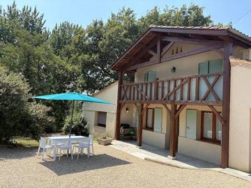 Location de vacances pour 4 personnes, avec vue ainsi que piscine et jardin à Mauvezin-sur-Gupie