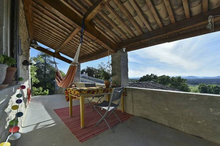 Vacances dans le Sud de l'Ardèche dans une belle vieille maison en pierres in Barjac, Région d'Alès