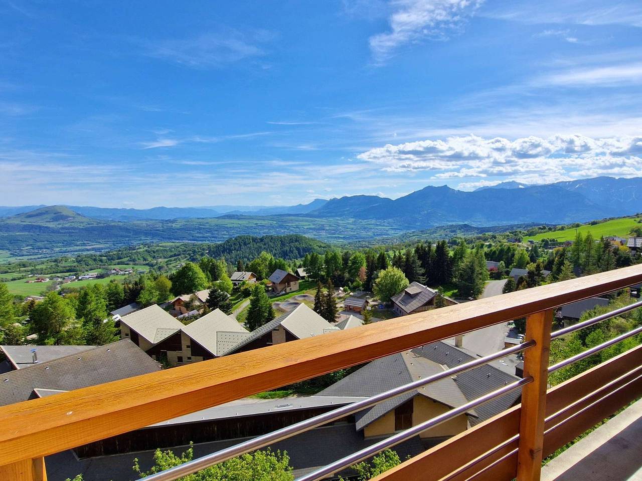 Apartamento entero, Apartamento para 12 personas con balcón, Wifi y aparcamiento - Saint-Michel-de-Chaillol in Saint-Michel-de-Chaillol, Parque Nacional de los Ecrins