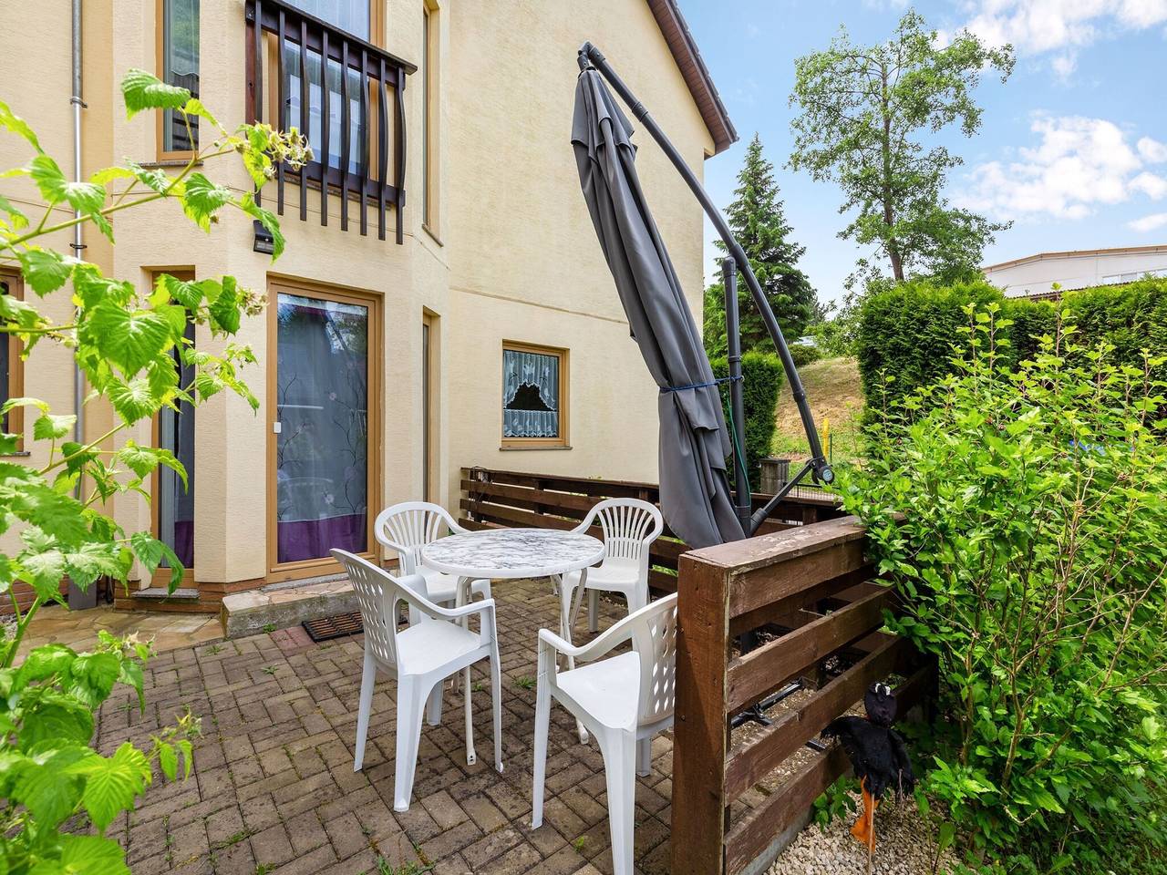 Ganze Wohnung, Apartment in Dresden with terrace and pool in the garden in Freital, Sächsisches Elbland