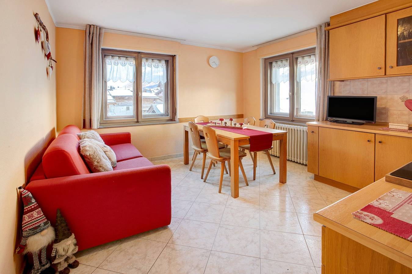 Entire apartment, Apartment 'Lovin Winter' with Mountain View, Private Balcony and Wi-Fi in Livigno (Town), Livigno