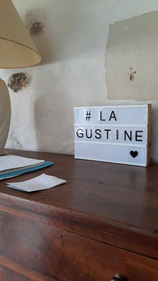 Location de vacances pour 7 personnes, avec Balcon et Terrasse ainsi que Jardin et Vue à Descartes