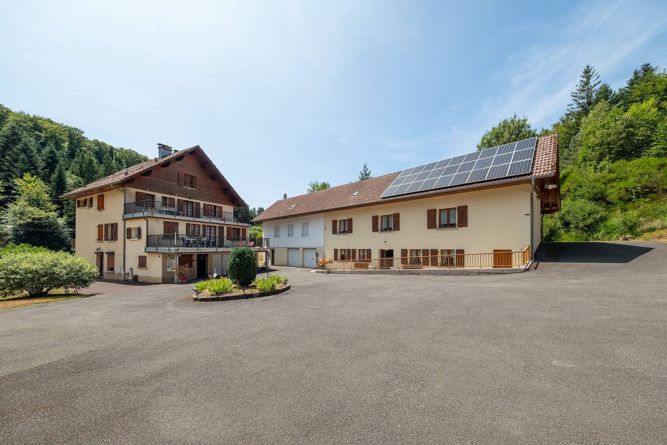 Ganze Wohnung, Apartment „La Petite Caille - 10“ mit Bergblick, privater Terrasse und Wlan in Plombières-les-Bains, Regionaler Naturpark Belchen der Vogesen