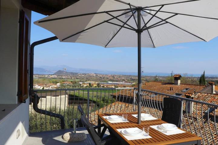 Appartamento per 6 persone, con Balcone e Terrazza nonché Giardino a Polpenazze del Garda