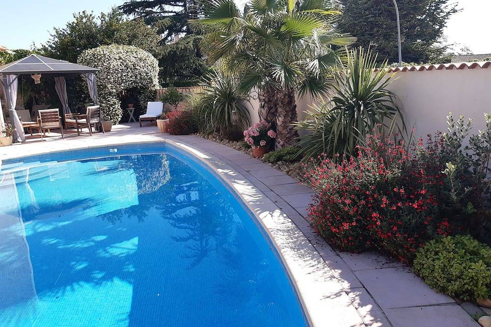 Appartement entier, Appartement dans villa avec piscine et jardin privatisés in Baillargues, Côte méditerranéenne (France)