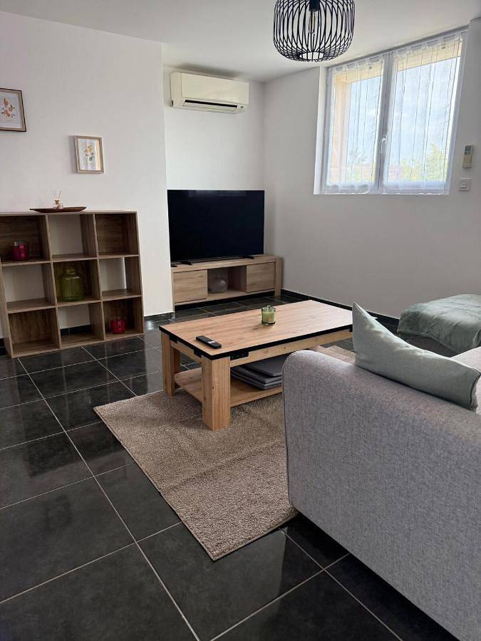 Appartement entier, Three-Bedroom Apartment in Méreau, Région de Vierzon