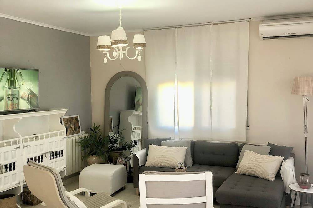 Sea views House ~ Private Pool -Outdoors garden & Barbacue in Segur de Calafell, Calafell