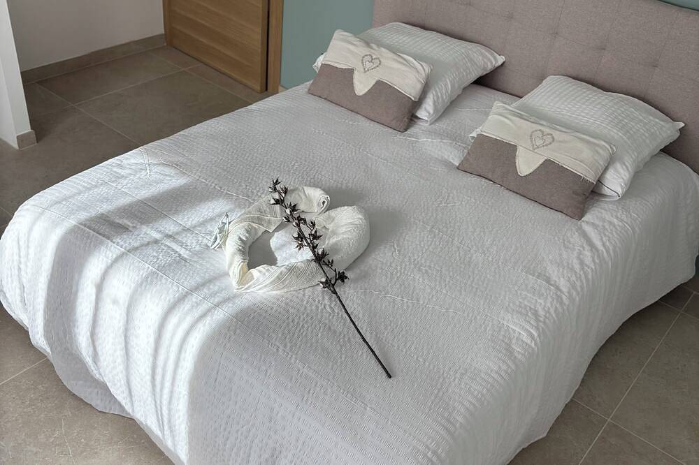 Nouveaute !!!! \nvilla Moderne de 4 chambres, piscine chauffée et vue panoramique in Apt, Parc naturel régional du Luberon