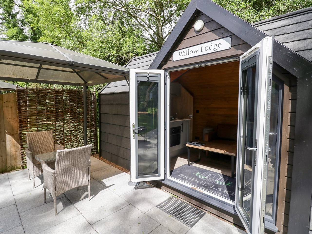 Willow Lodge At Bridge Lake Farm &amp; Fishery in Oxfordshire