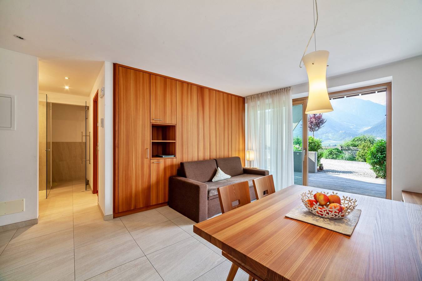 Ganze Wohnung, Ferienwohnung "Langstein Golden" mit Bergblick, Gemeinschaftsterrasse und Wlan in Latsch, Nationalpark Stilfser Joch