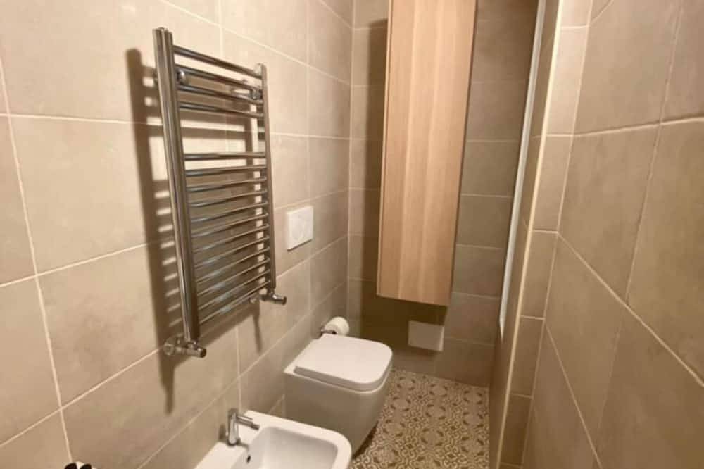 Entire apartment, Bed&Bikeitala Anguillara Sabazia Al Borgo - House in the village on the shores of the lake in Anguillara Sabazia, Lake Bracciano