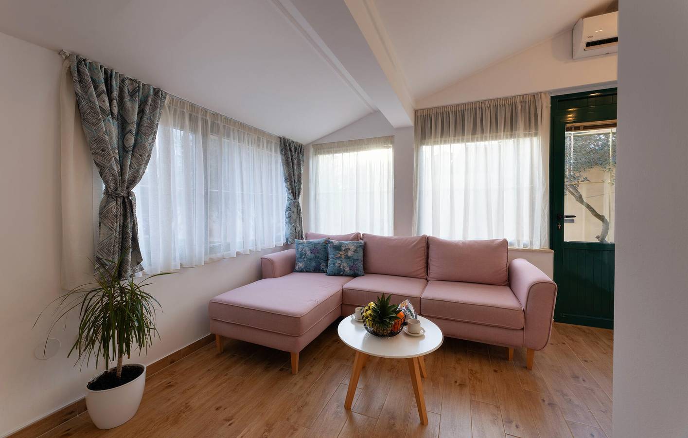 Ferienhaus für 4 Personen mit Terrasse in Kastel Novi, Kaštela