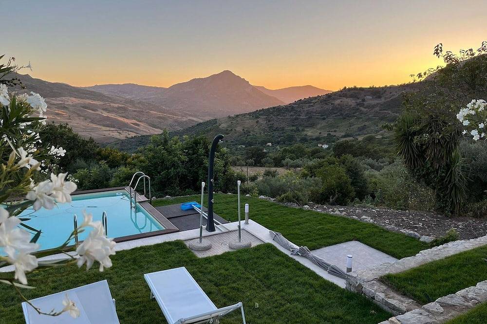 Alleinstehendes Ferienhaus mit privatem Pool, Klimaanlage,  W-Lan, Tv, Panoramablick, Parkplatz in Polizzi Generosa, Palermo Provinz