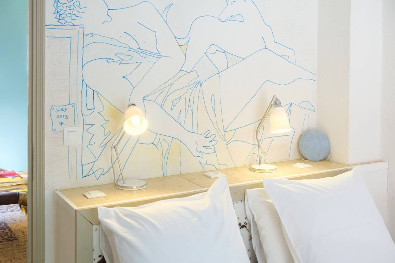 Bed and Breakfast 'Cocteau' with Shared Terrace, Wi-Fi and Air Conditioning in Menton, Nice region