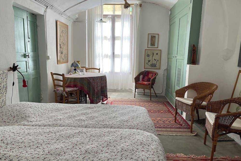 Chambre Nicolas, fraîche en été, chaude en hiver in Saint-Hippolyte-du-Fort, Parc national des Cévennes