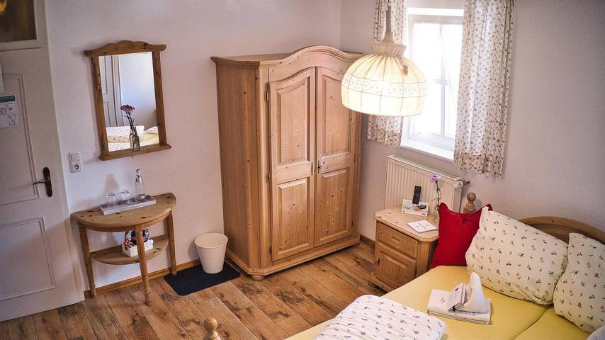 Doppelzimmer, Dusche, Wc, 1 Schlafraum in Poppenhausen, Rhön-Hessen