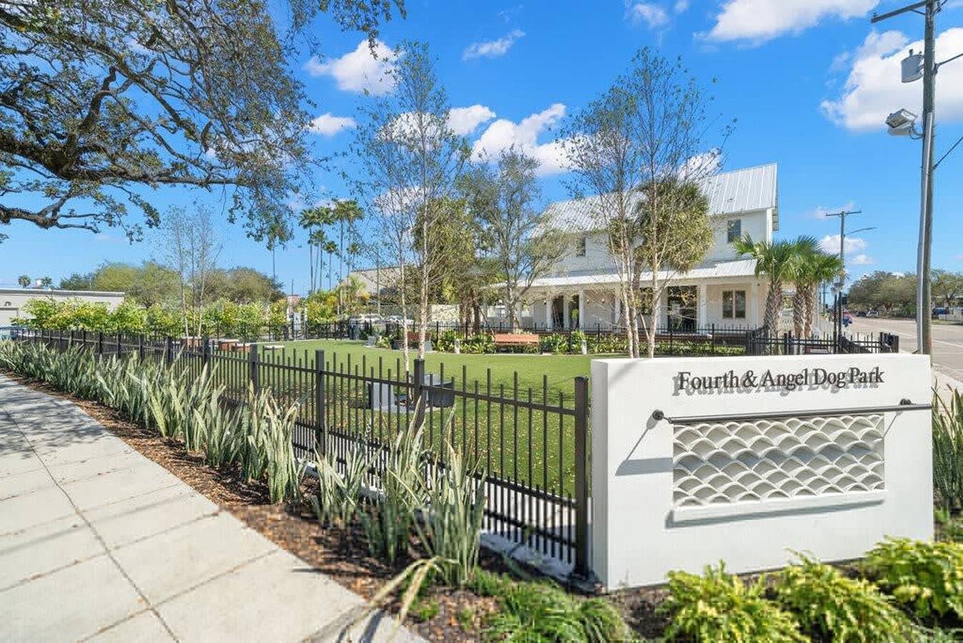 Entire studio, Casa Romeo Gorgeous Ybor Apt Steps to 7th Ave in Tampa, Tampa Bay