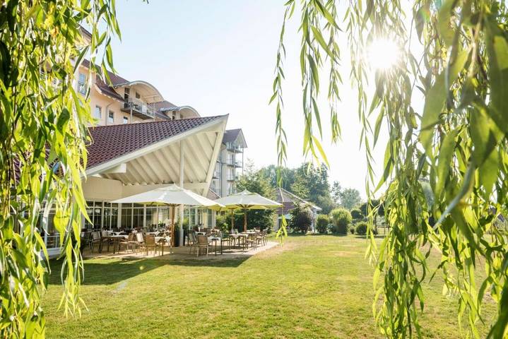 Hôtel, avec Terrasse et Jardin ainsi que Piscine et Sauna à Ottobeuren - 4