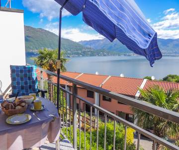 Ferienwohnung für 4 Personen, mit Seeblick und Balkon in Maccagno con Pino e Veddasca