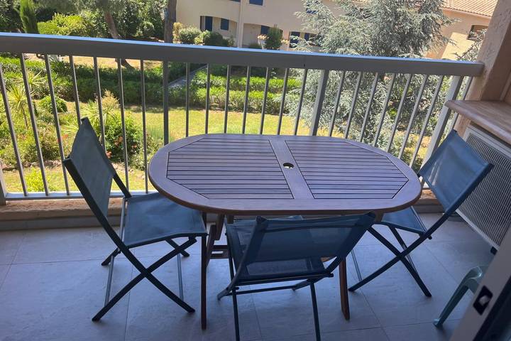 Gîte pour 4 personnes, avec terrasse, adapté aux familles dans Port Santa-Lucia