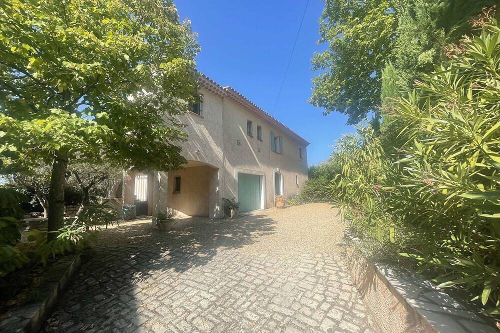 Appartement entier, Comfortable, very well equipped apartment with pool - perfect for families in Villecroze, Région de Draguignan