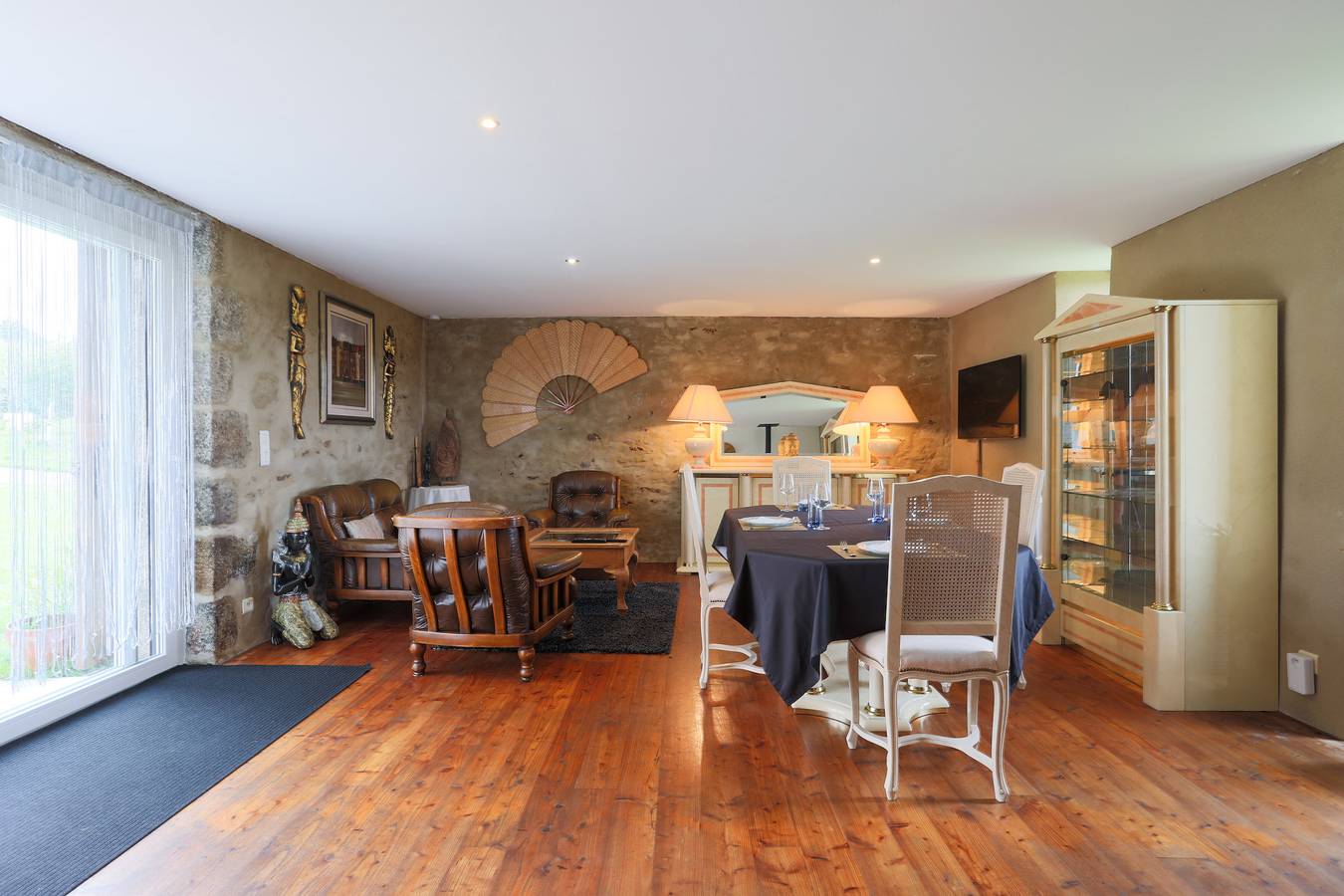 Holiday Home 'Keryanti' with Private Terrace, Shared Garden and Wi-Fi in Plouégat-Moysan, Morlaix region