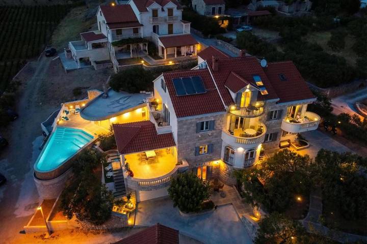 Ferienwohnung für 2 Personen, mit Pool und Garten sowie Ausblick - 1
