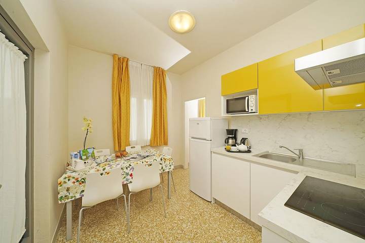 Bungalow für 6 Personen, mit Pool und Garten, kinderfreundlich in Peschiera del Garda - 4