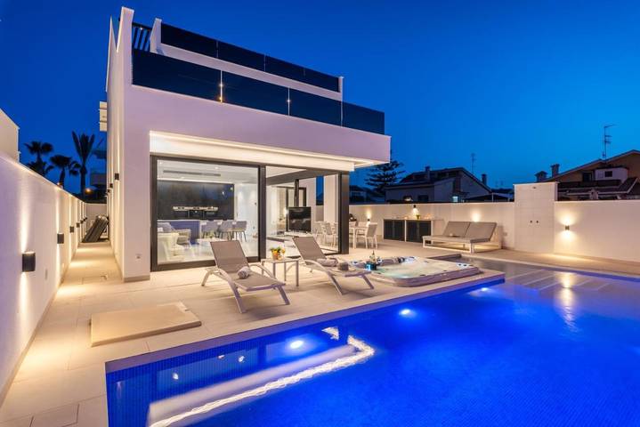 Chalet para 8 personas, con terraza y jacuzzi además de piscina y jardín en Campo de Cartagena - 4