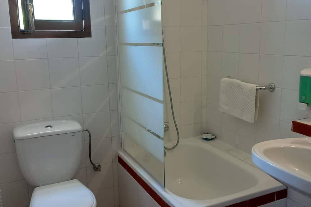 Casa Desmina 63 metros cuadrados con piscina, bicicleta, kayak, caja de seguridad y Wifi a Internet. in Playa de Zahora, Barbate